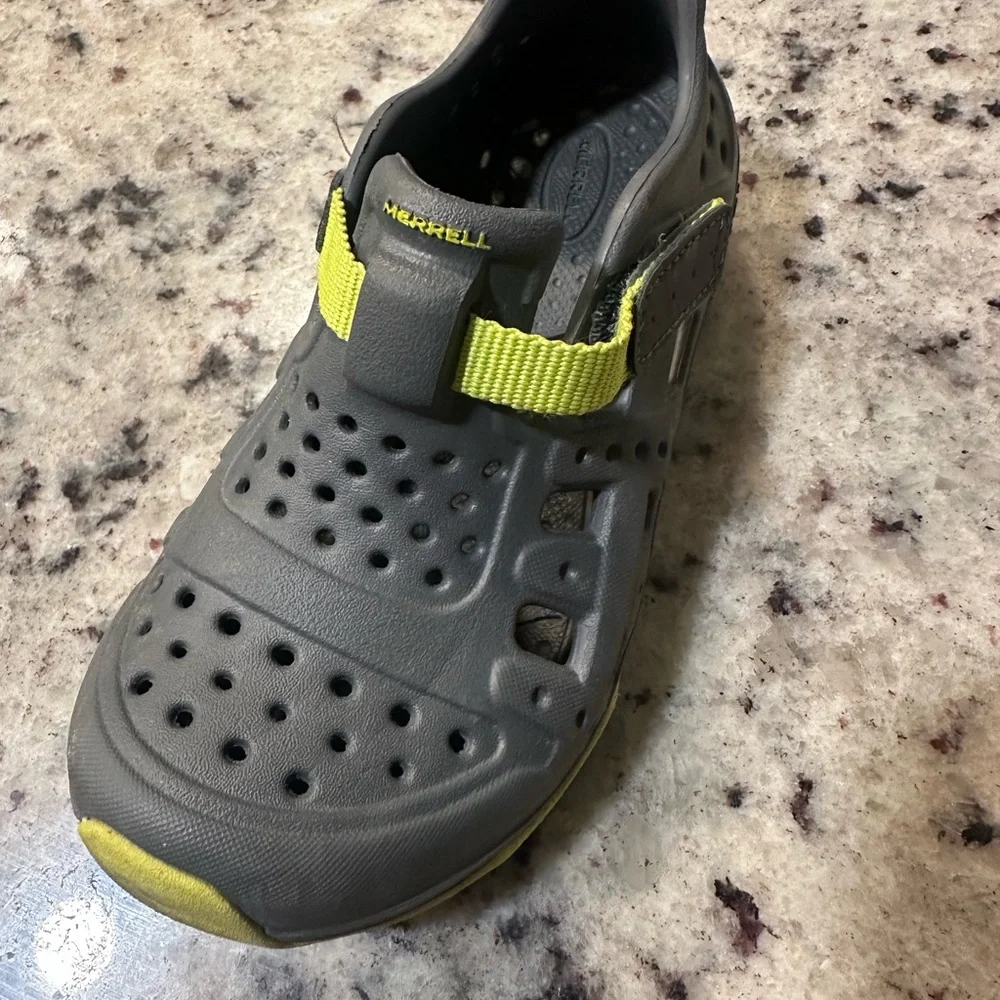 Merrell Kids Gray and Yellow Water Shoes with Strap